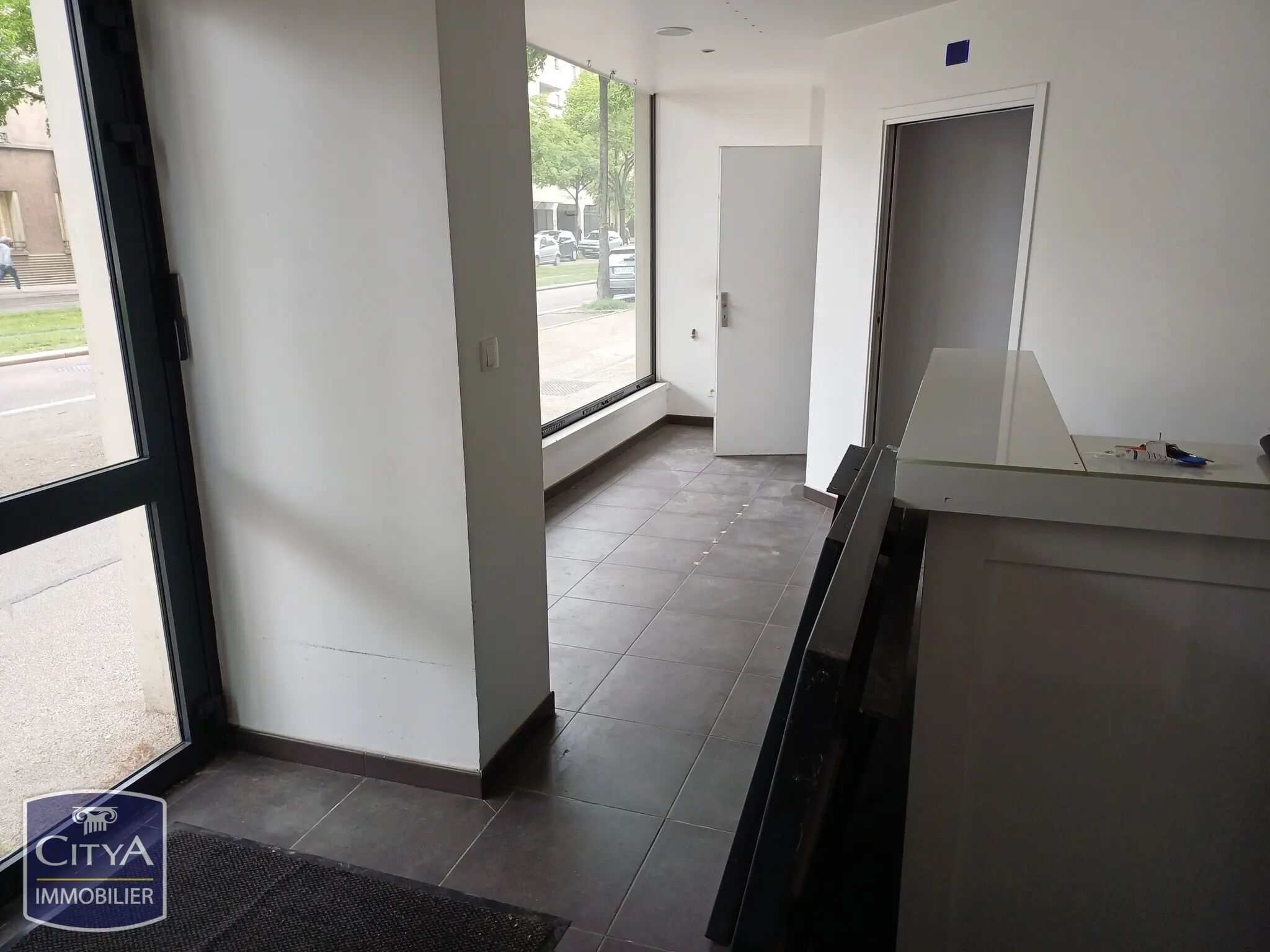 Photo 3 Local Commercial 100m²