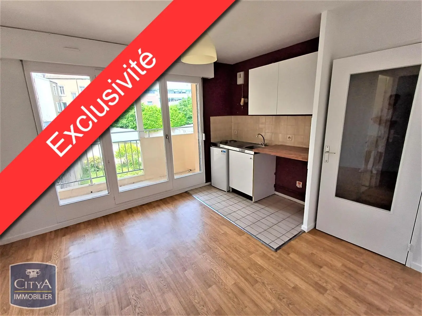 Photo 1 Appartement 1 pièce 24.74m²