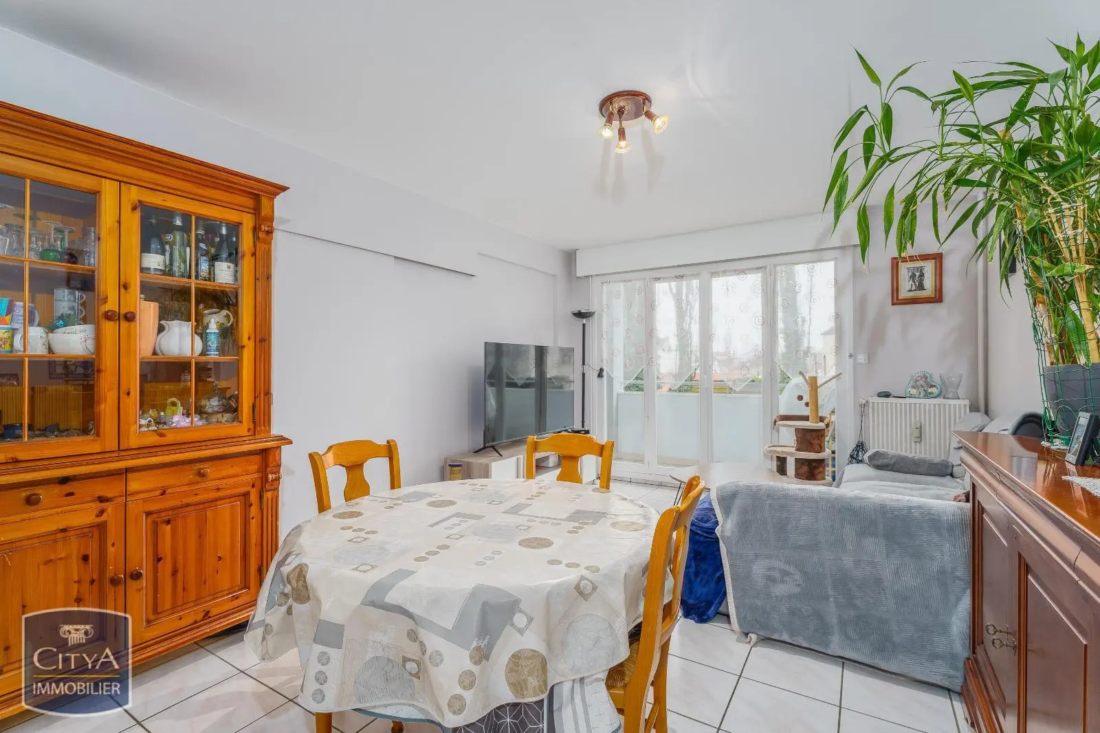 Photo 2 Appartement 4 pièces 77m²