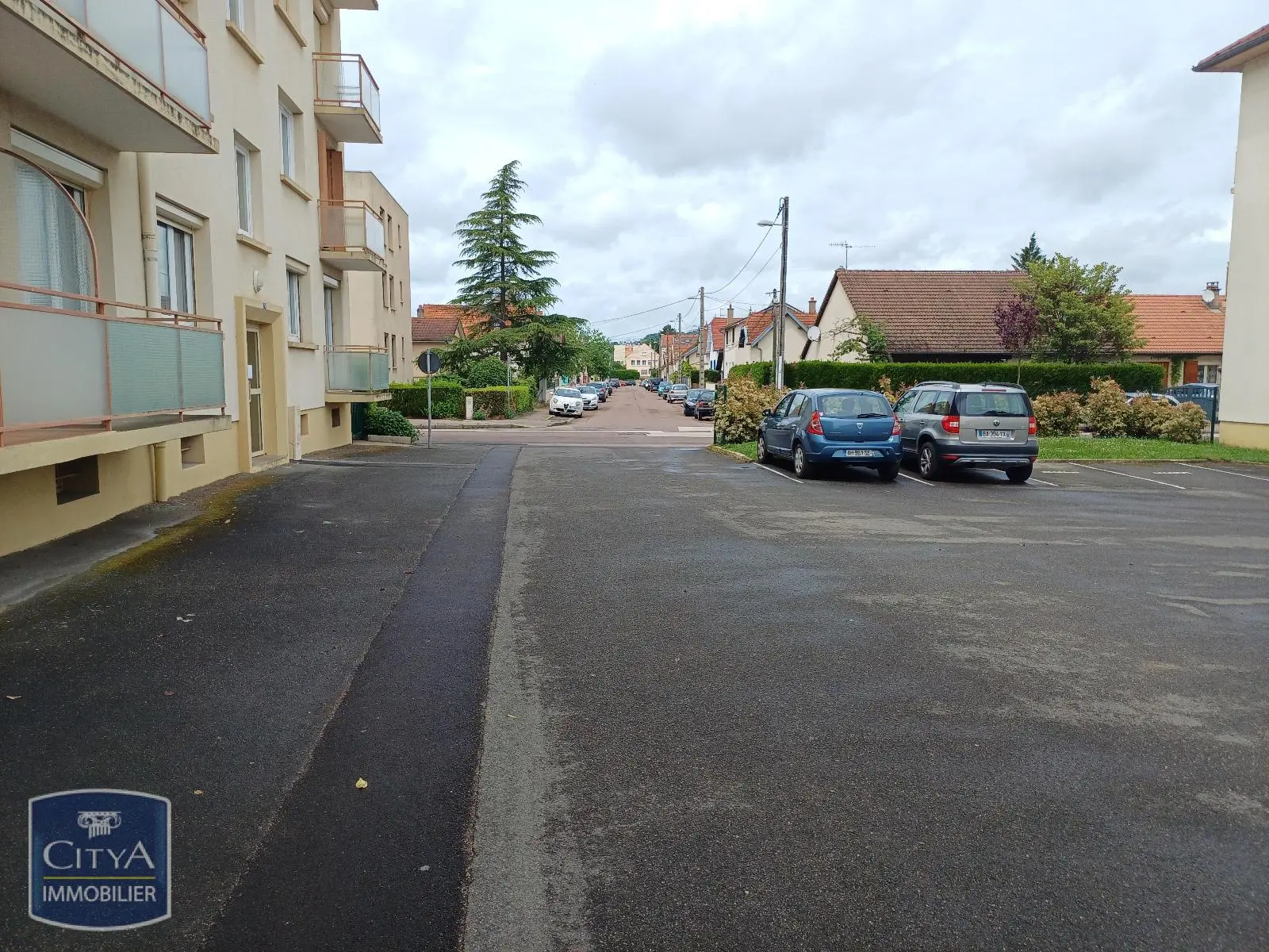 Photo 4 Parking