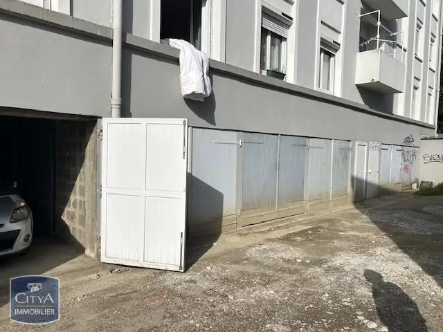 Photo 1 Parking