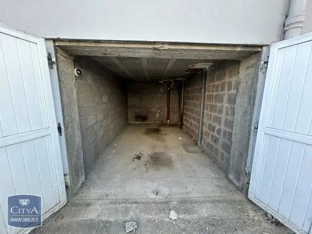 Photo 1 Parking