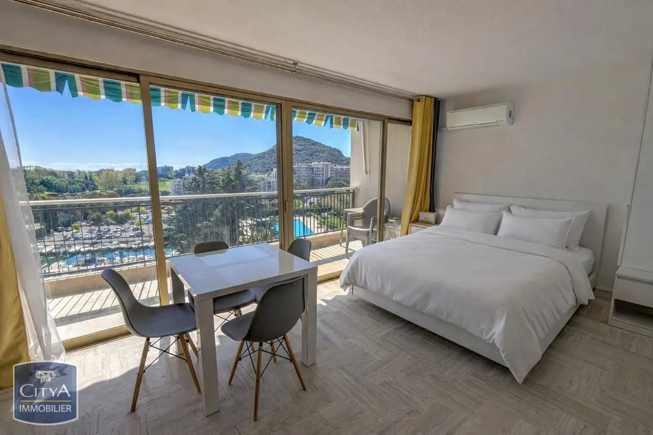 Photo 2 Appartement 1 pièce 27m²