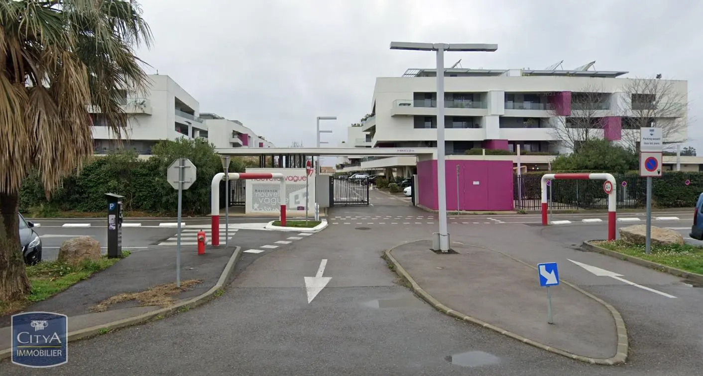 Photo 1 Parking