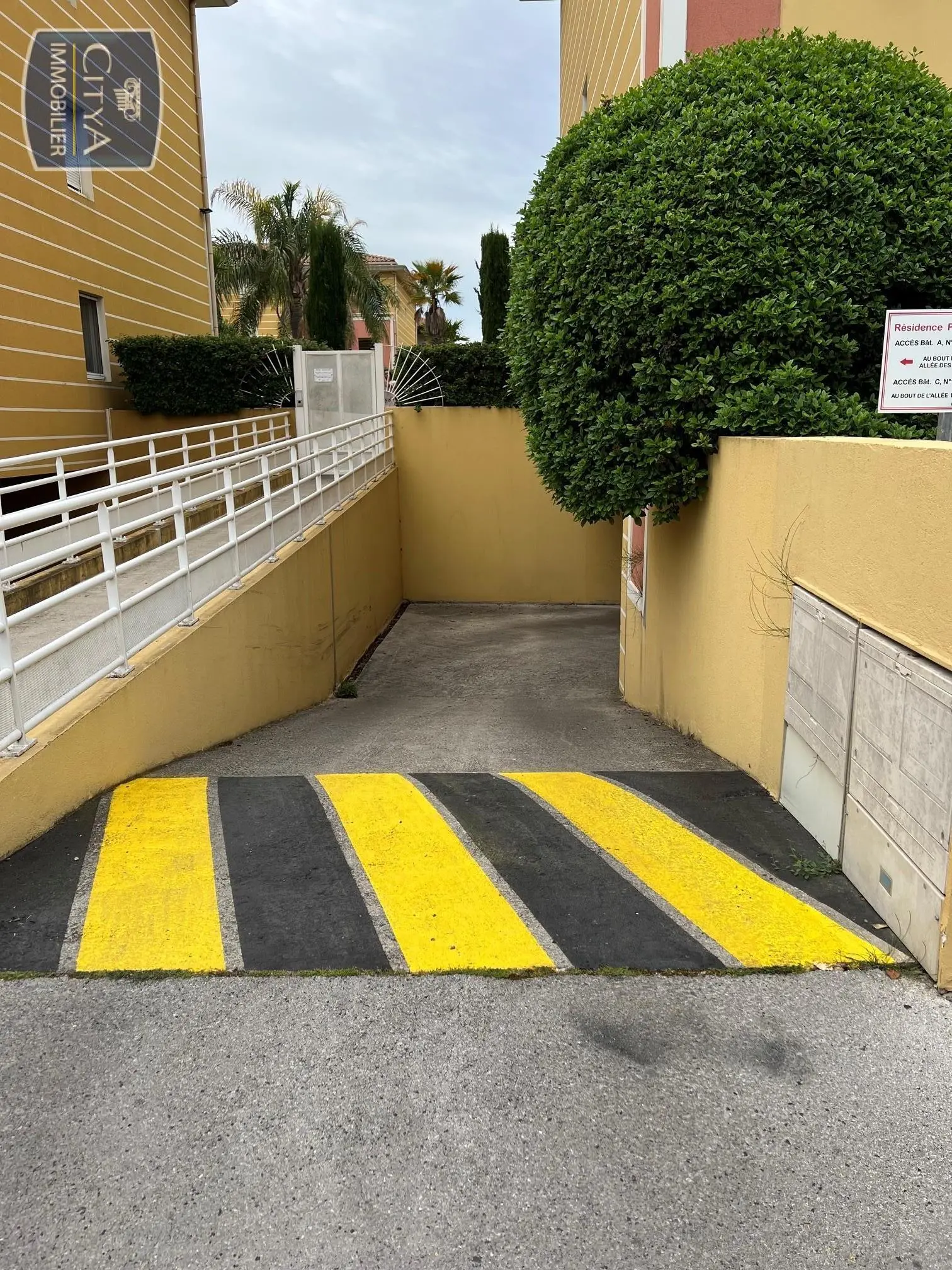 Photo 3 Parking