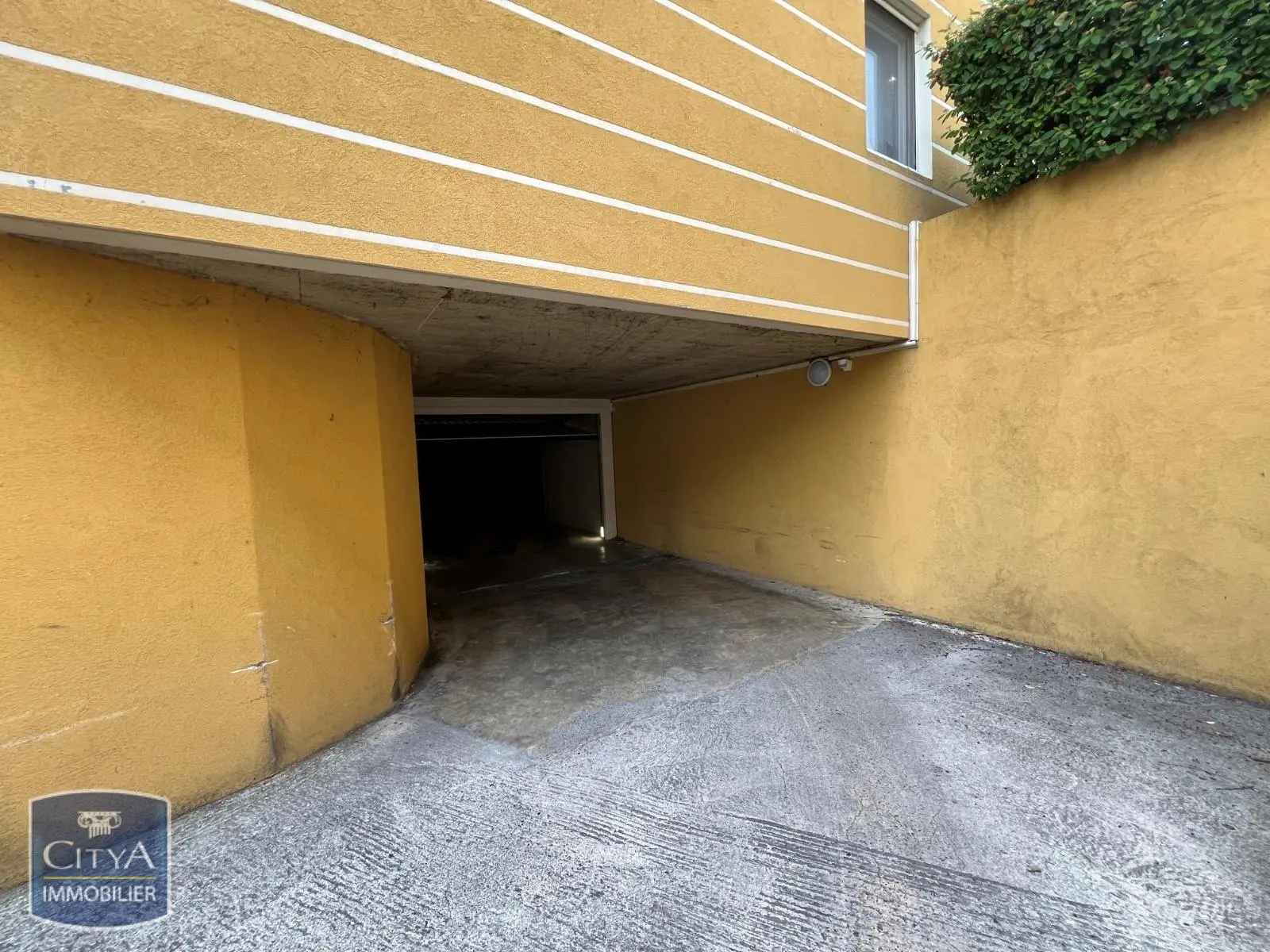 Photo 4 Parking