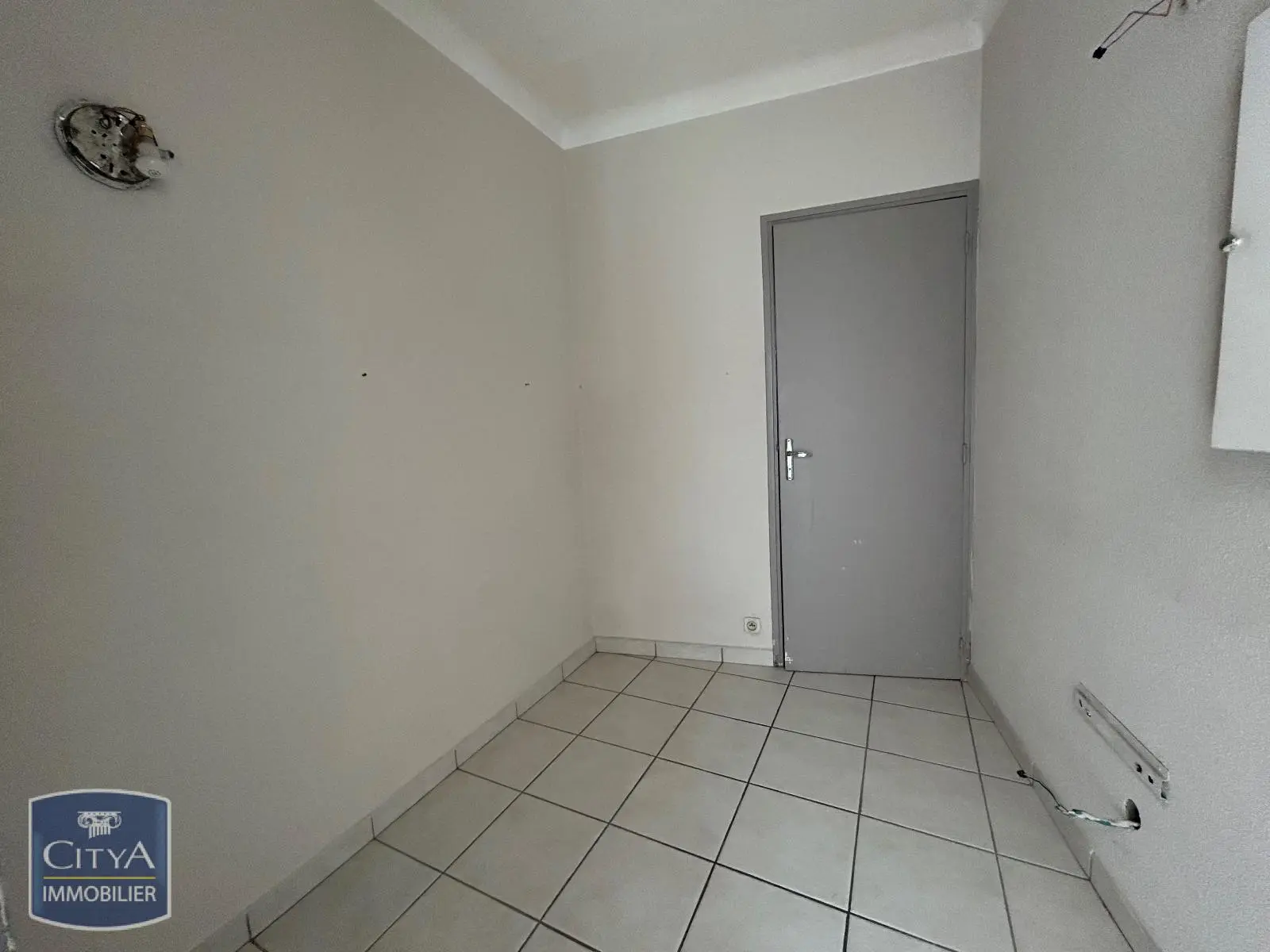 Photo 7 Local Commercial