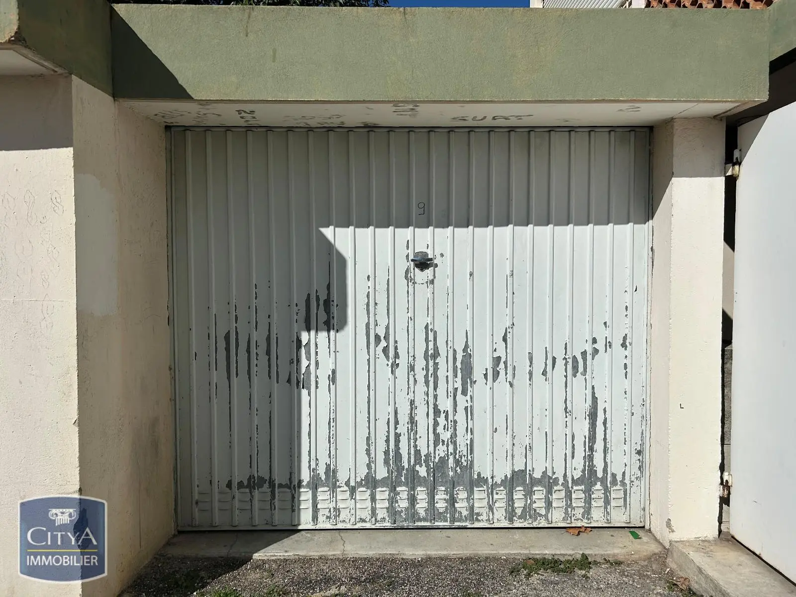 Photo 1 Parking