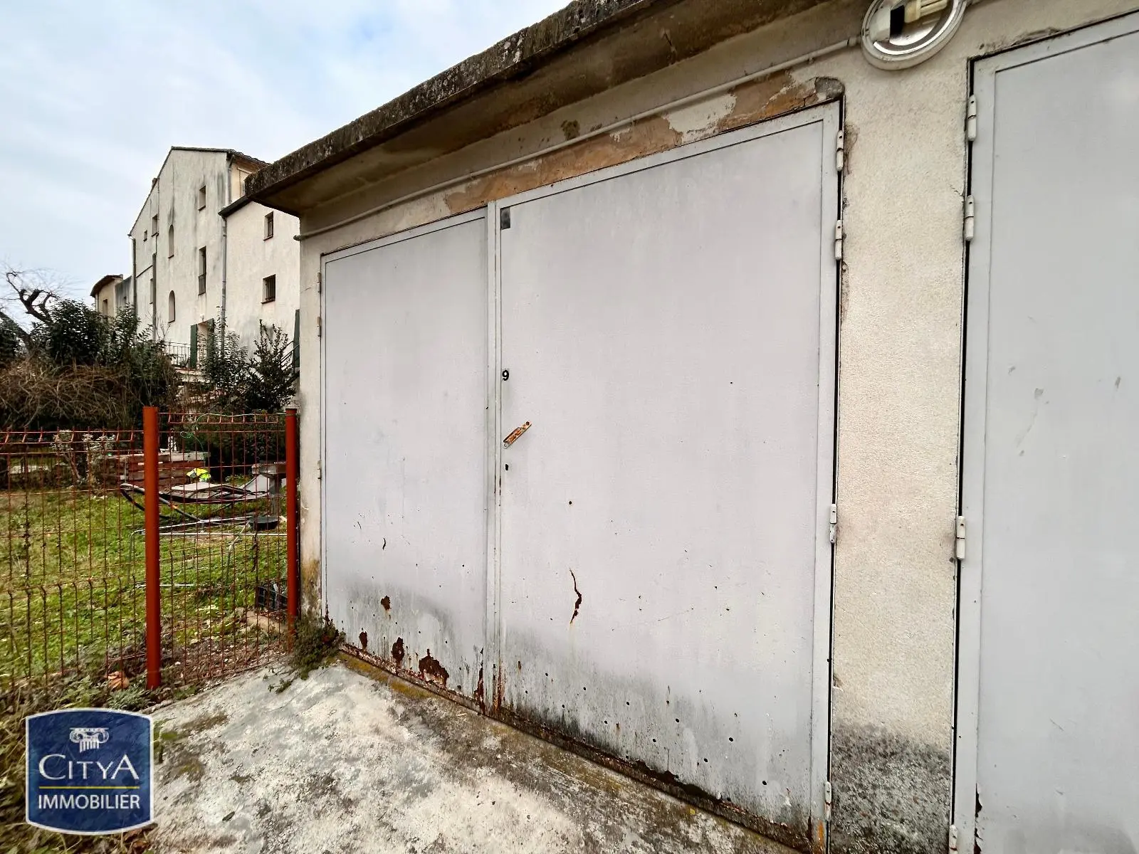Photo 1 Parking