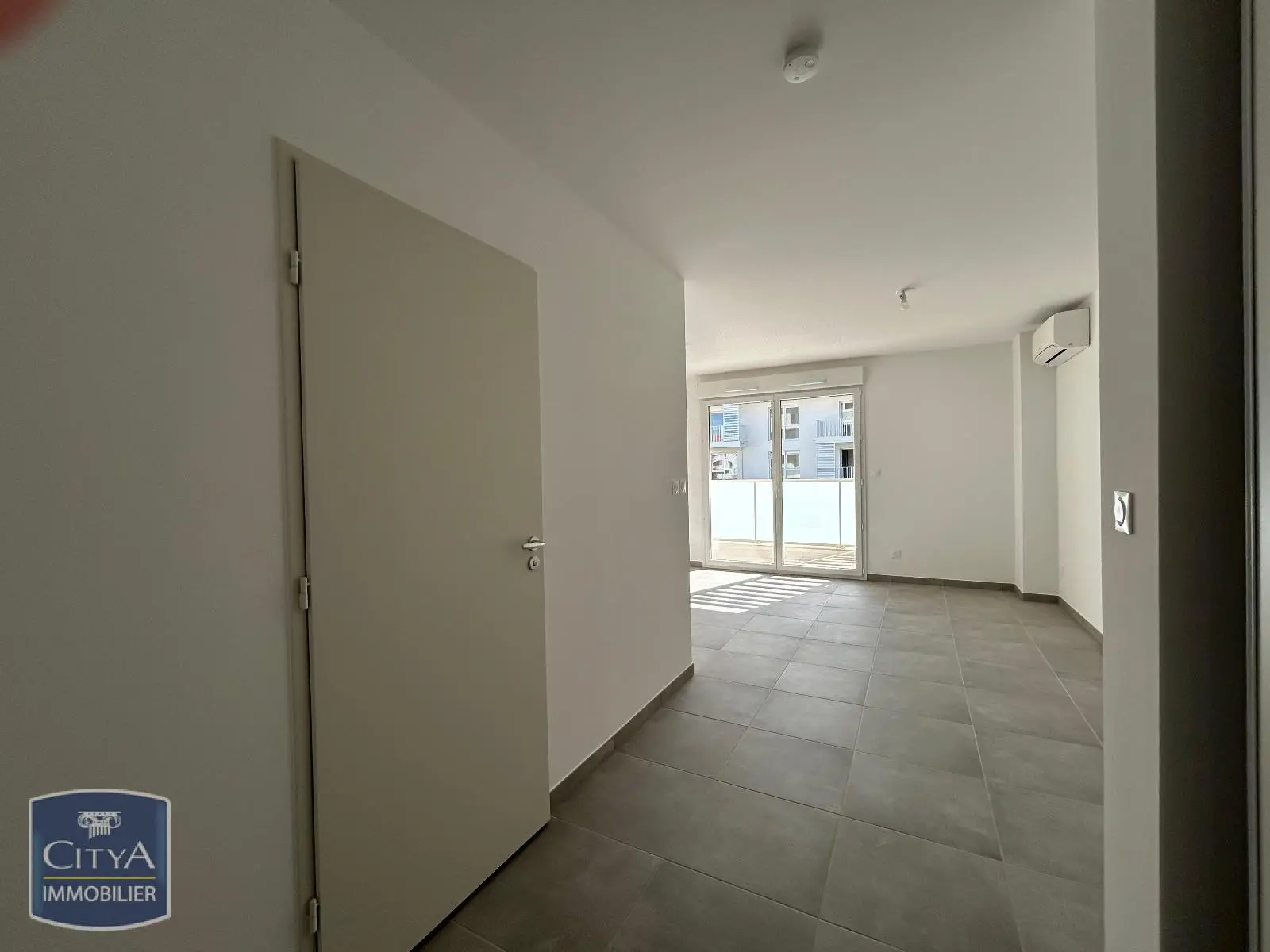 Photo 2 Appartement 1 pièce 28.01m²
