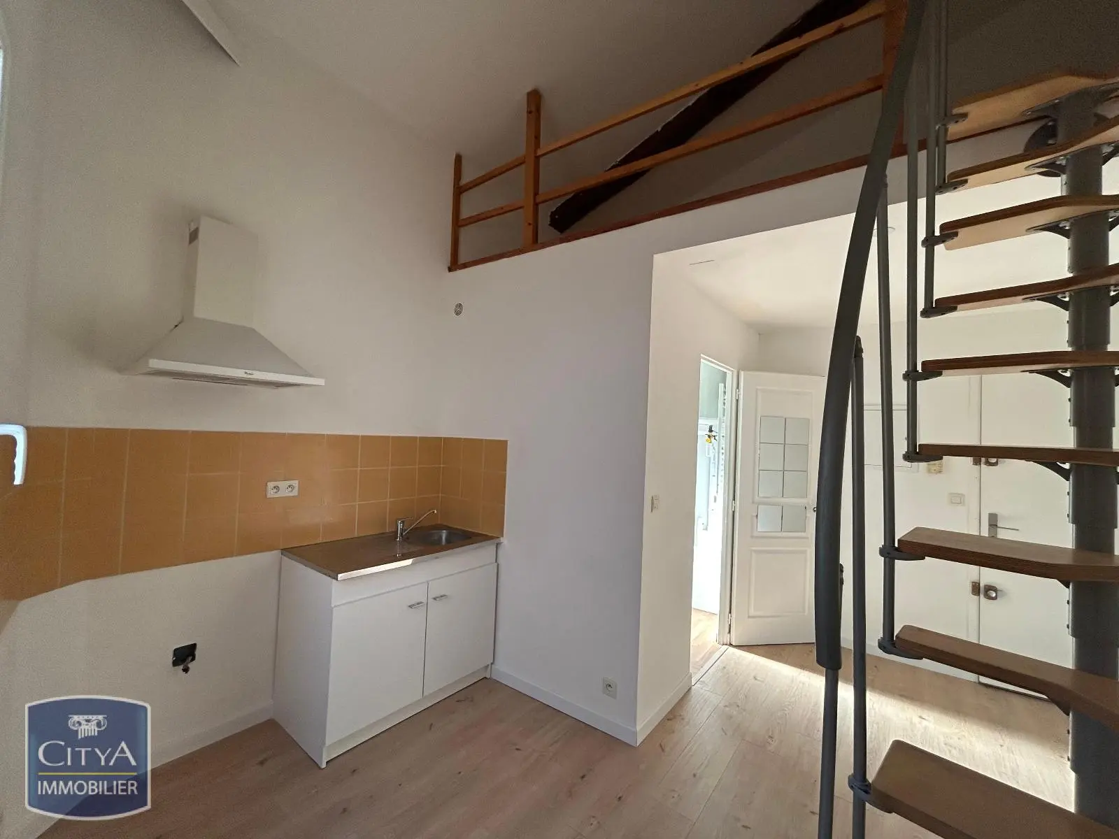 Photo 1 Appartement 1 pièce 13.41m²