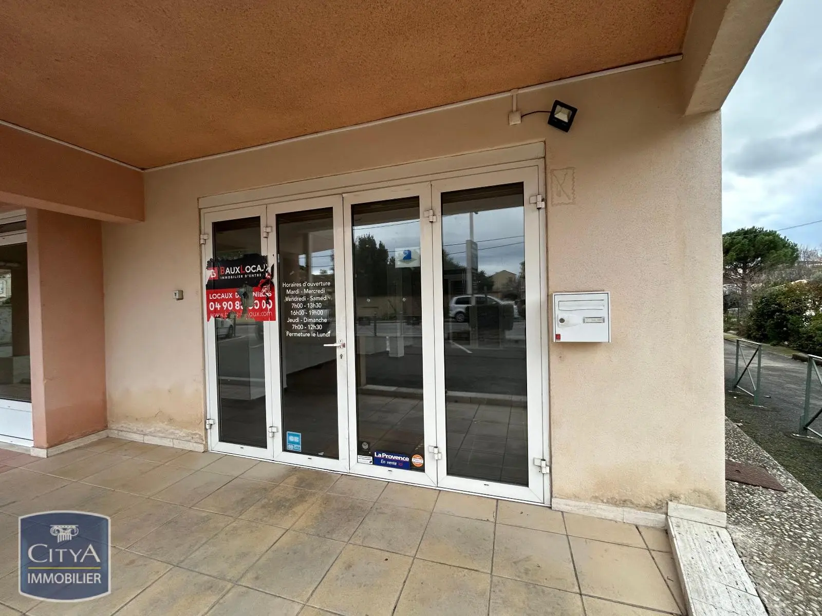 Photo 1 local commercial Carpentras