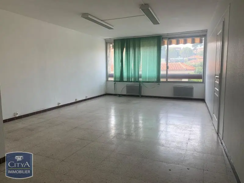 Photo du bien Local commercial 64.85m²