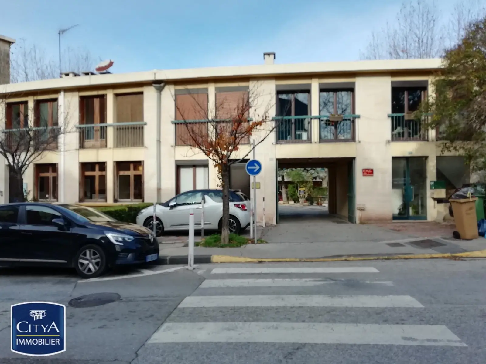 Photo 1 Parking