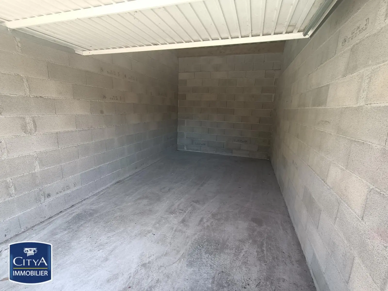 Photo 1 Parking 12m²