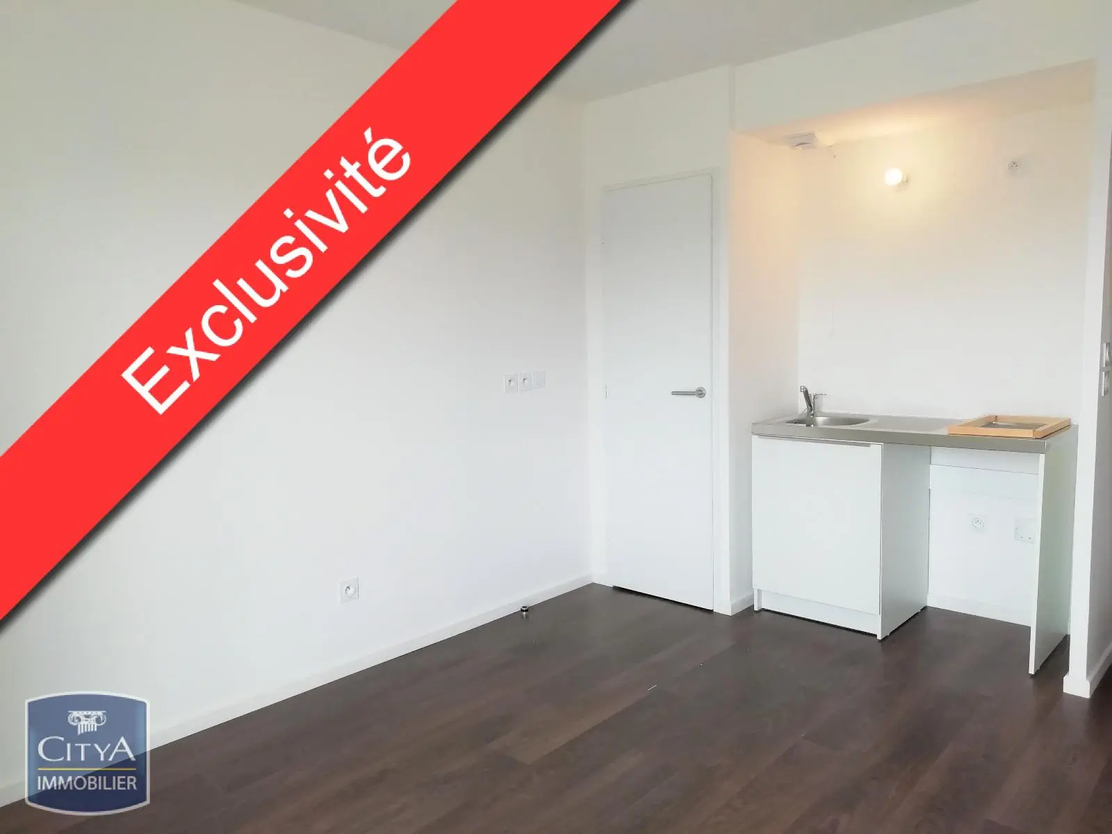 Photo 1 Appartement 1 pièce 21.88m²