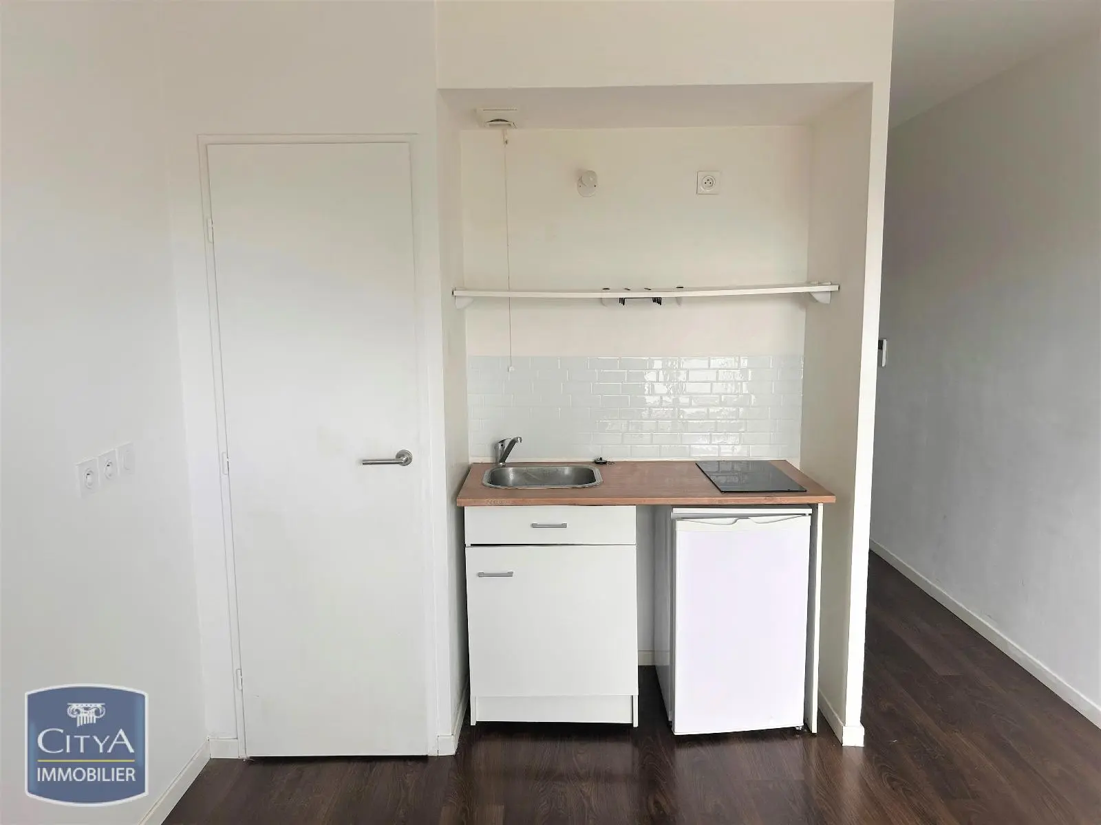 Photo 2 Appartement 1 pièce 21.88m²