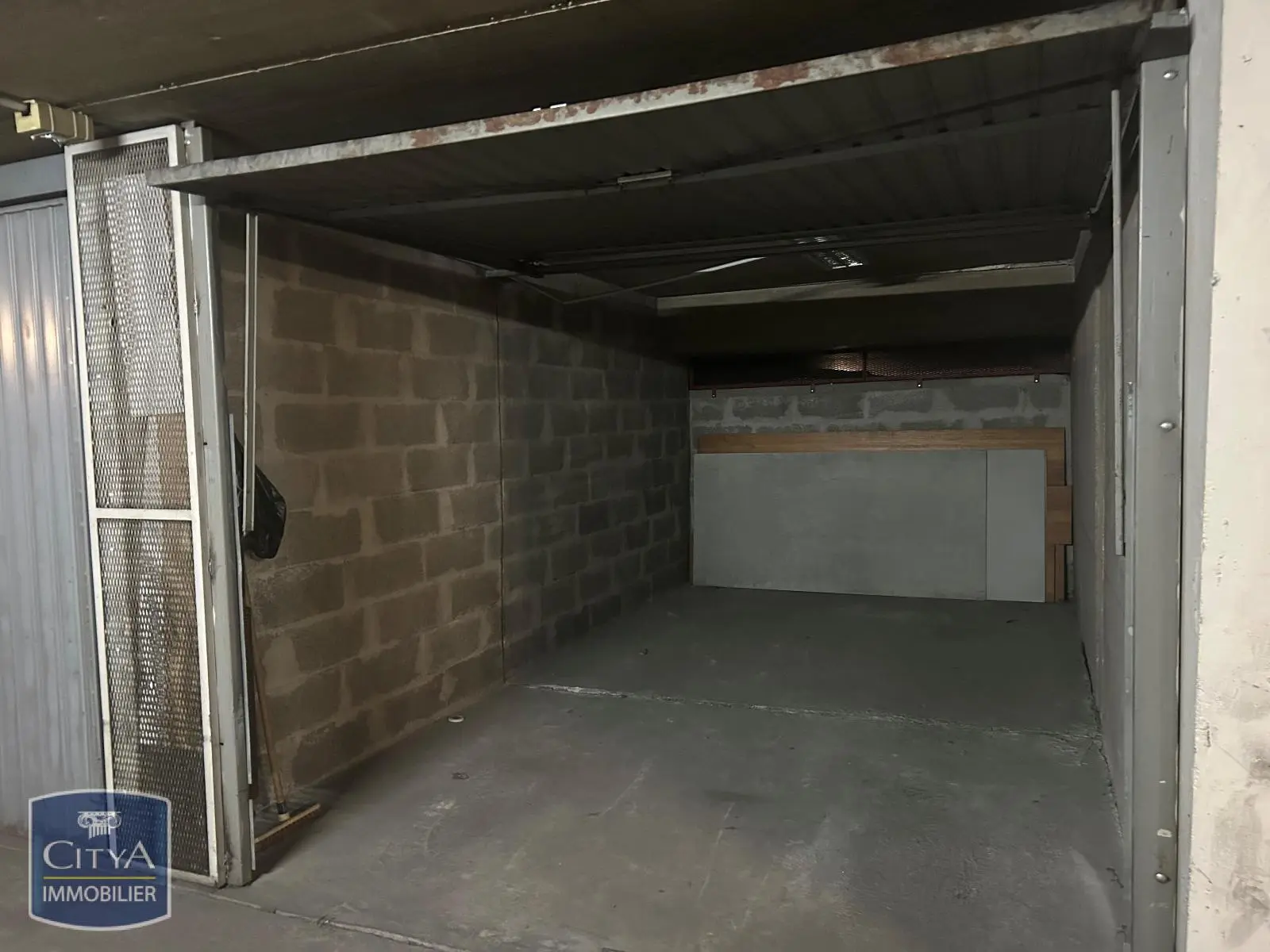 Photo 1 Parking
