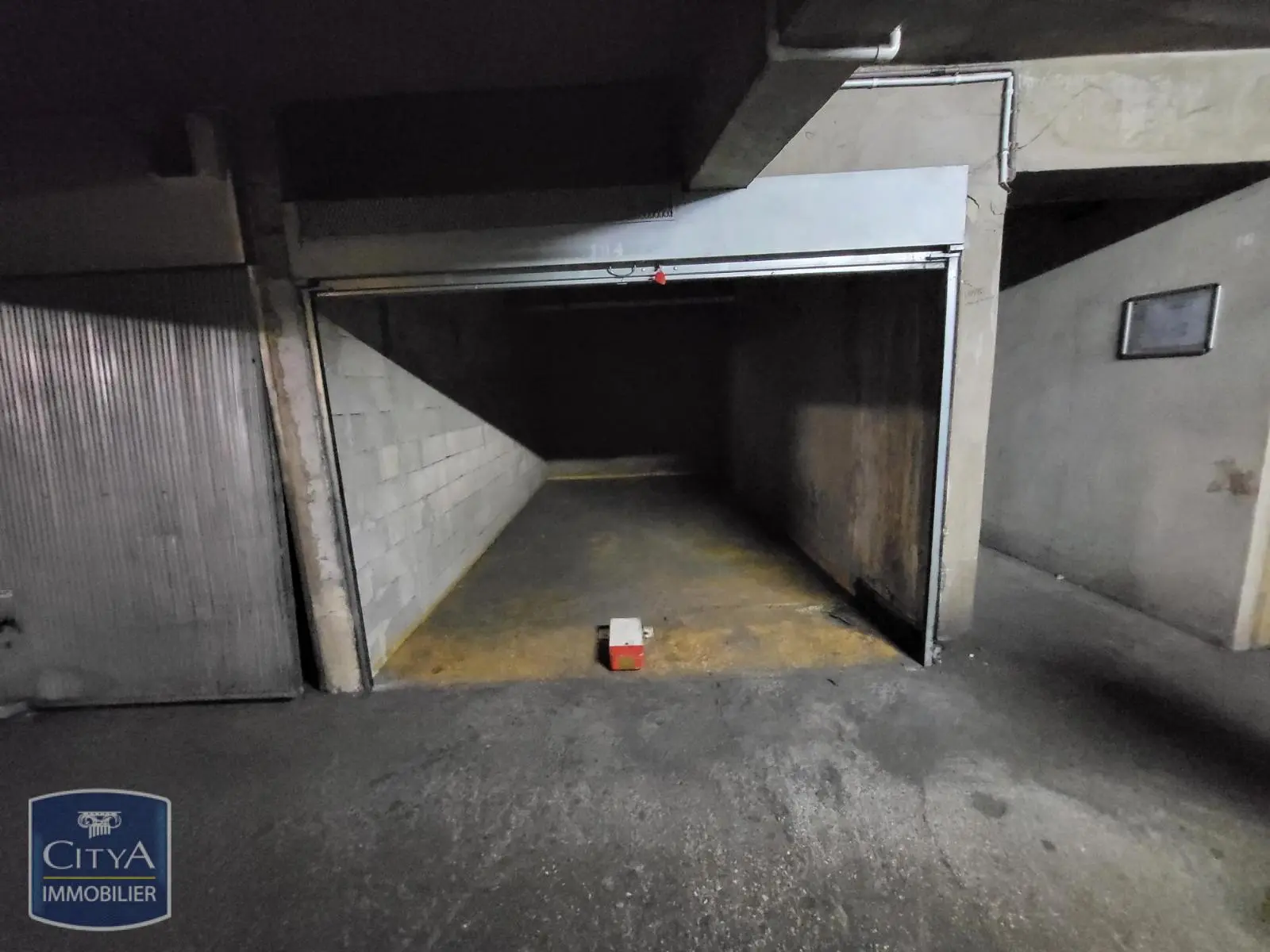 Photo 2 Parking