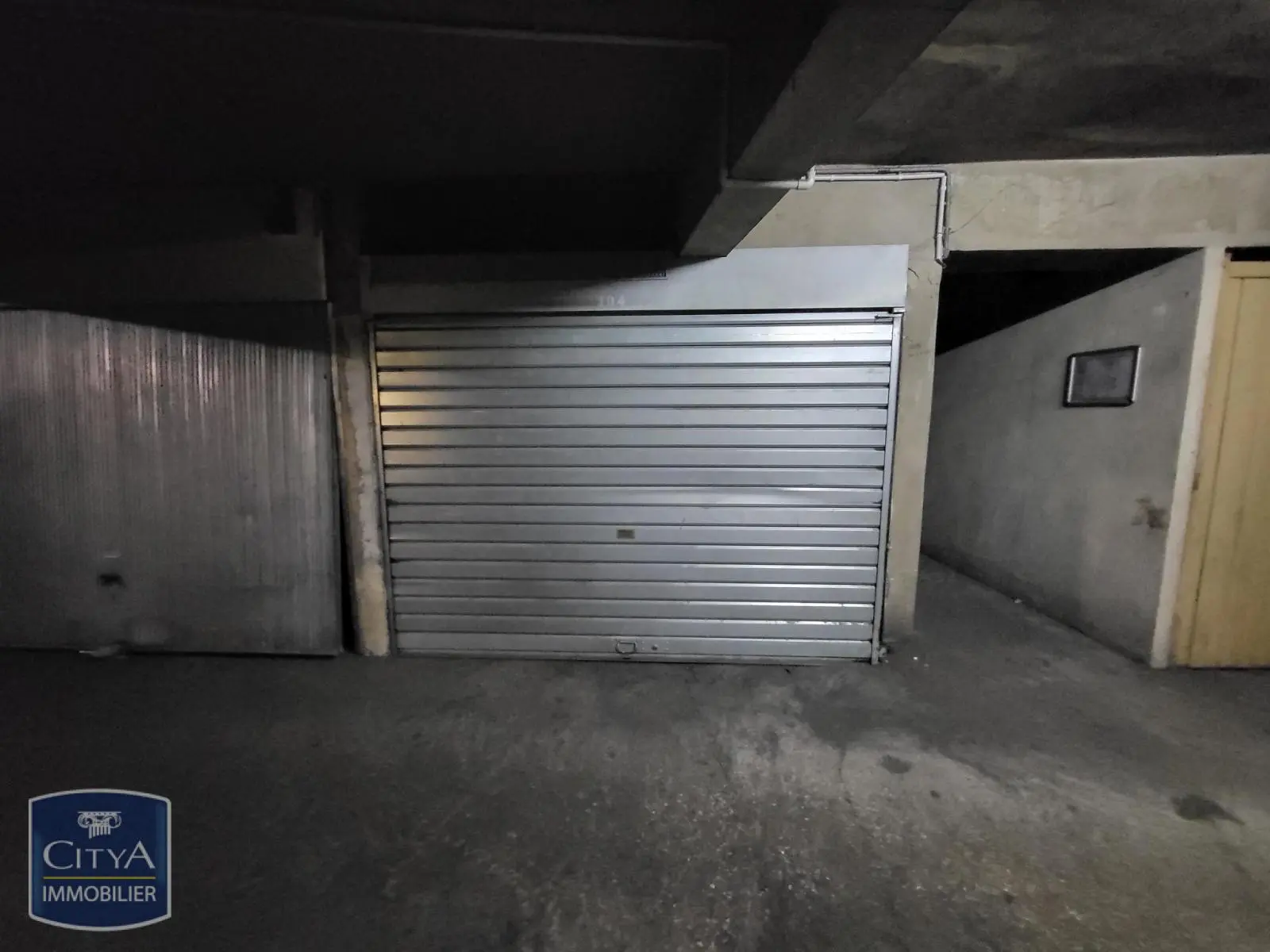Photo 1 Parking