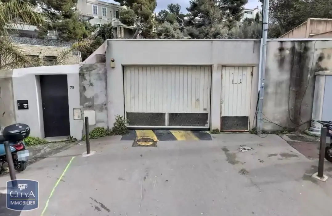 Photo 1 Parking
