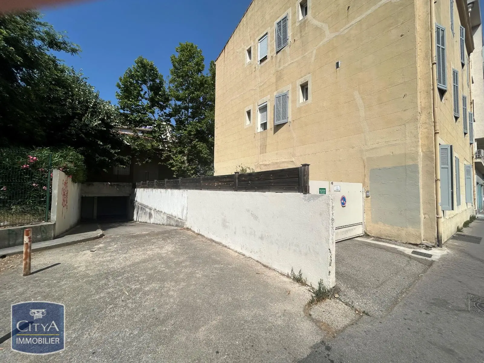 Photo 1 Parking