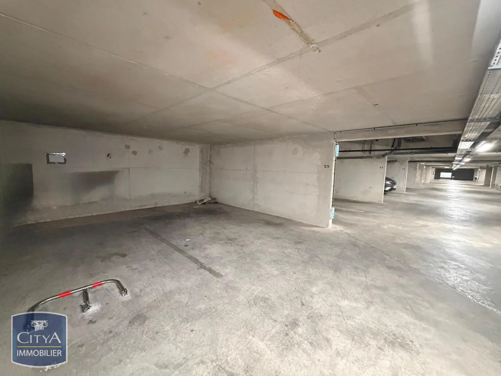 Photo 2 Parking