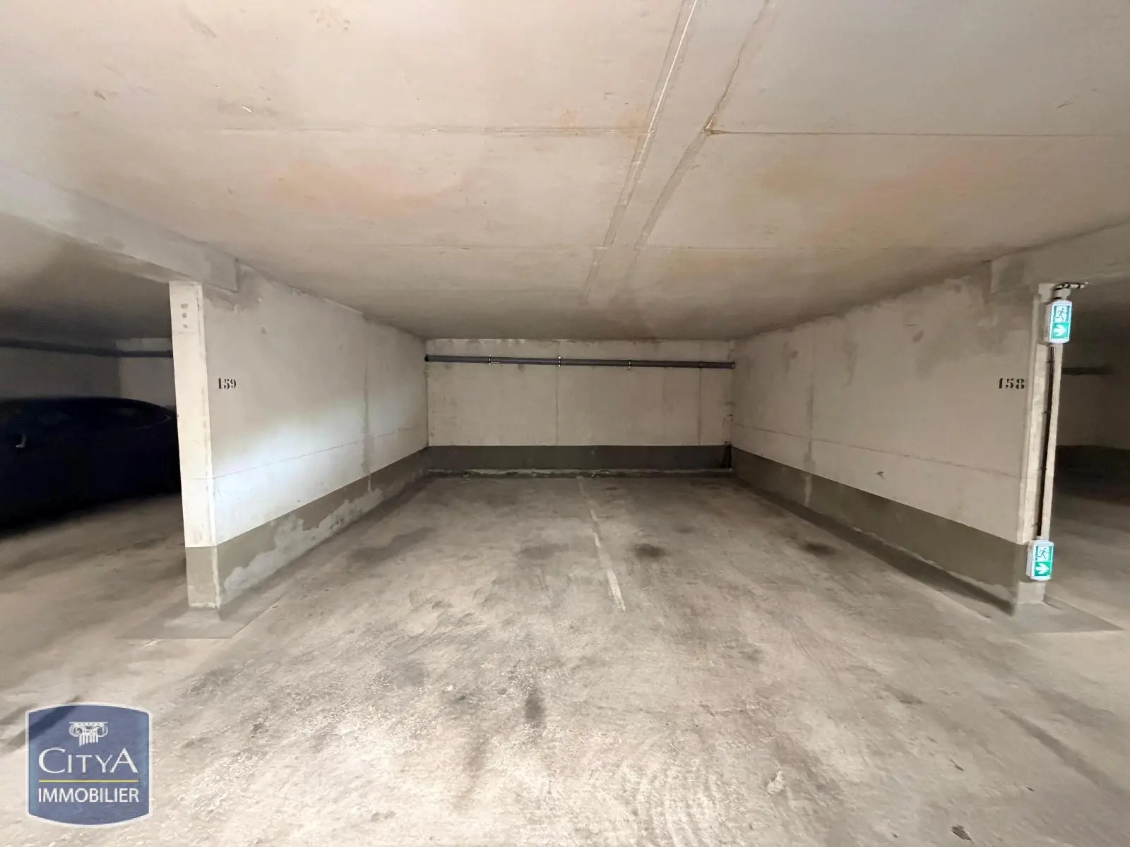 Photo 2 Parking
