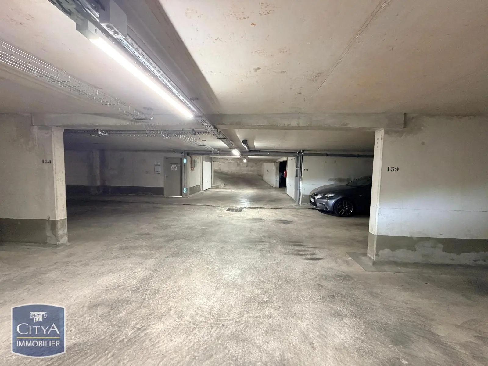 Photo 3 Parking