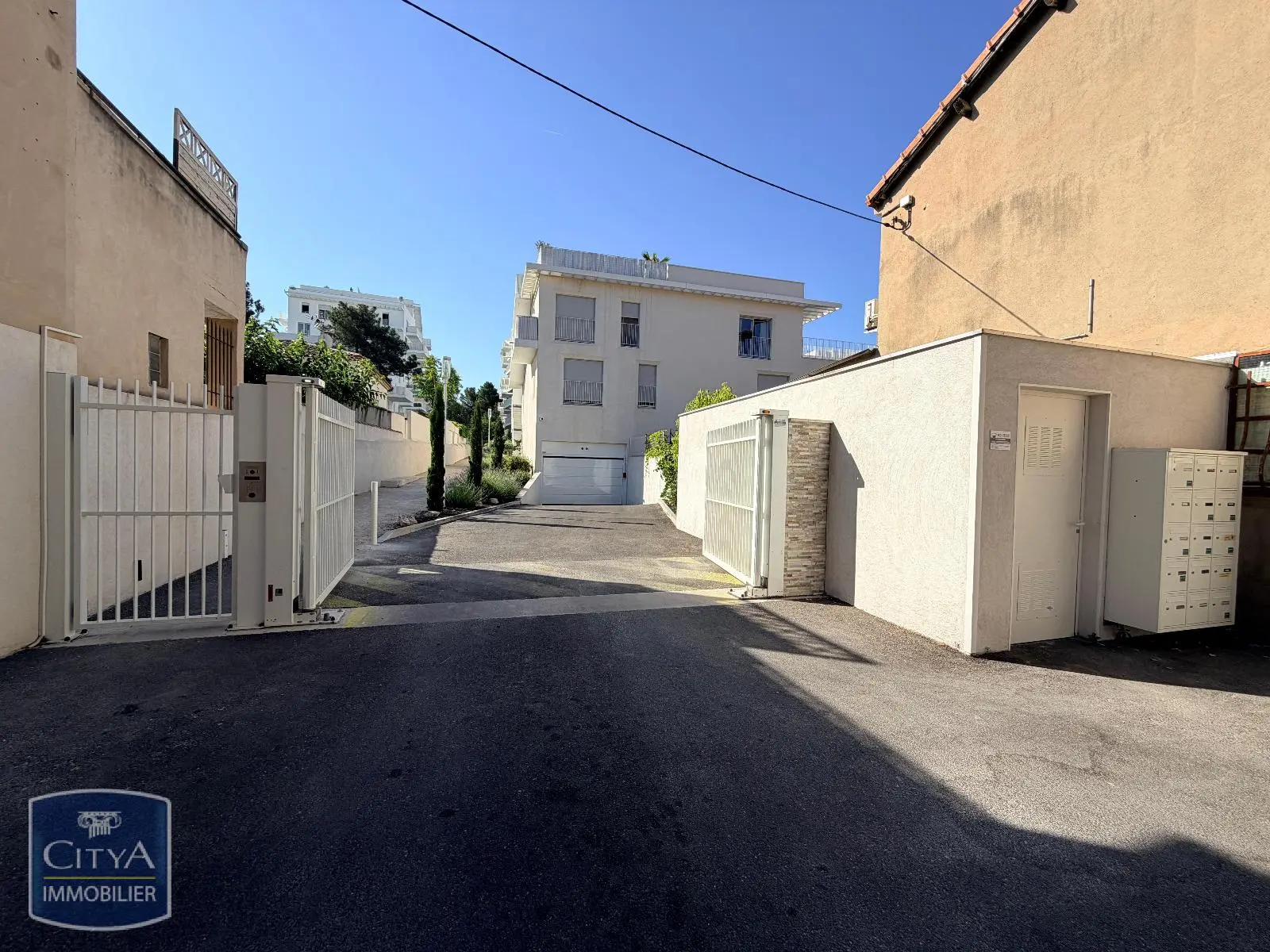 Photo 1 Parking