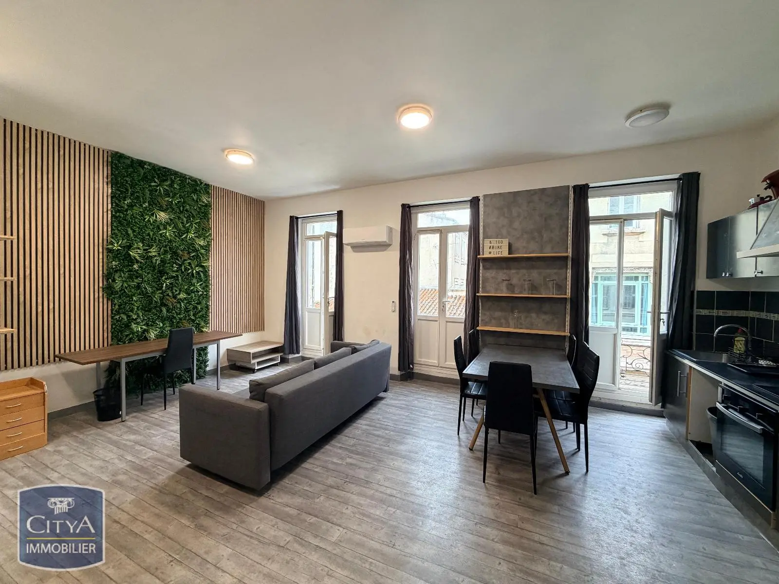 Photo 2 Appartement 1 pièce 45.64m²