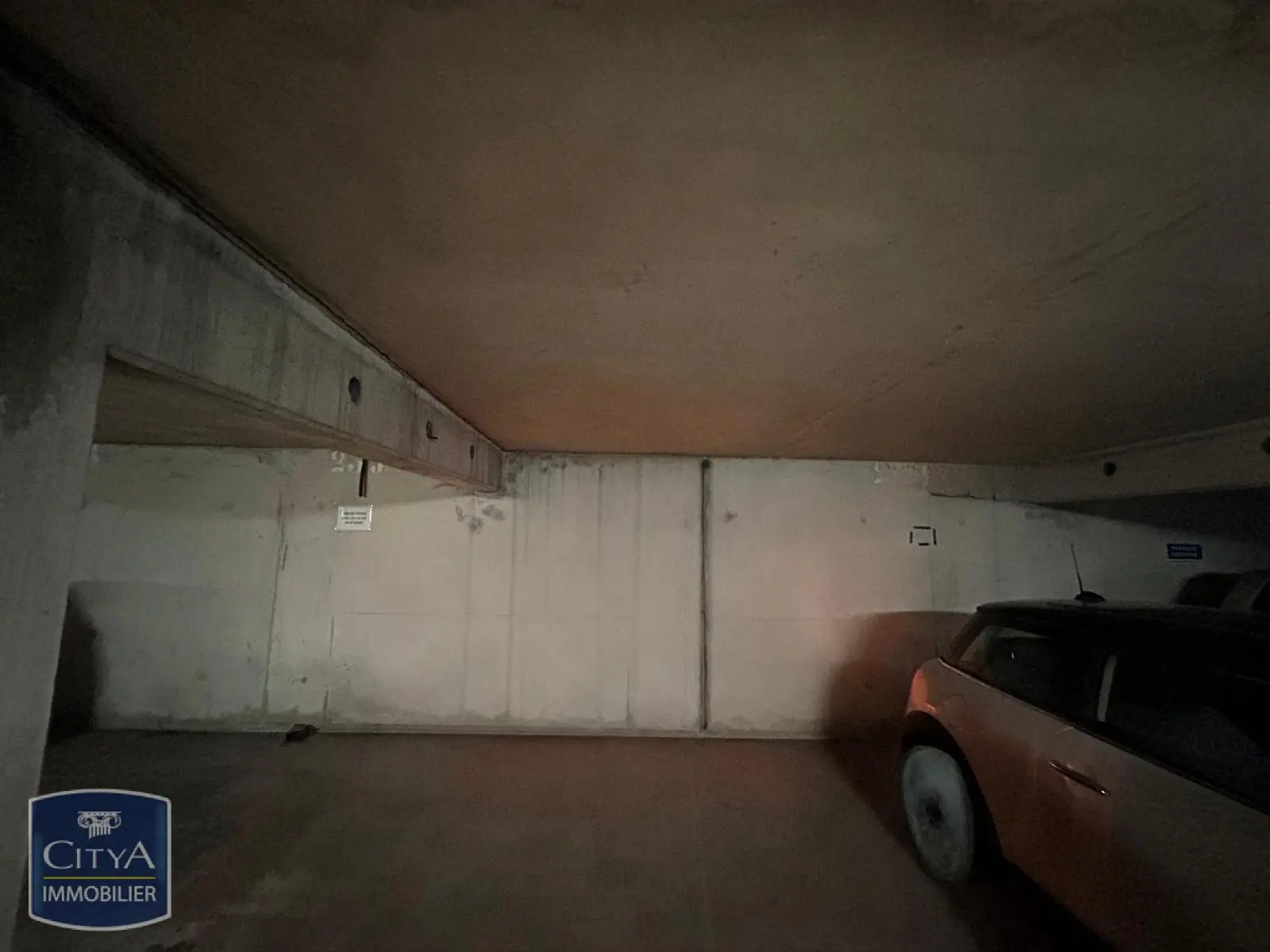 Photo 1 Parking