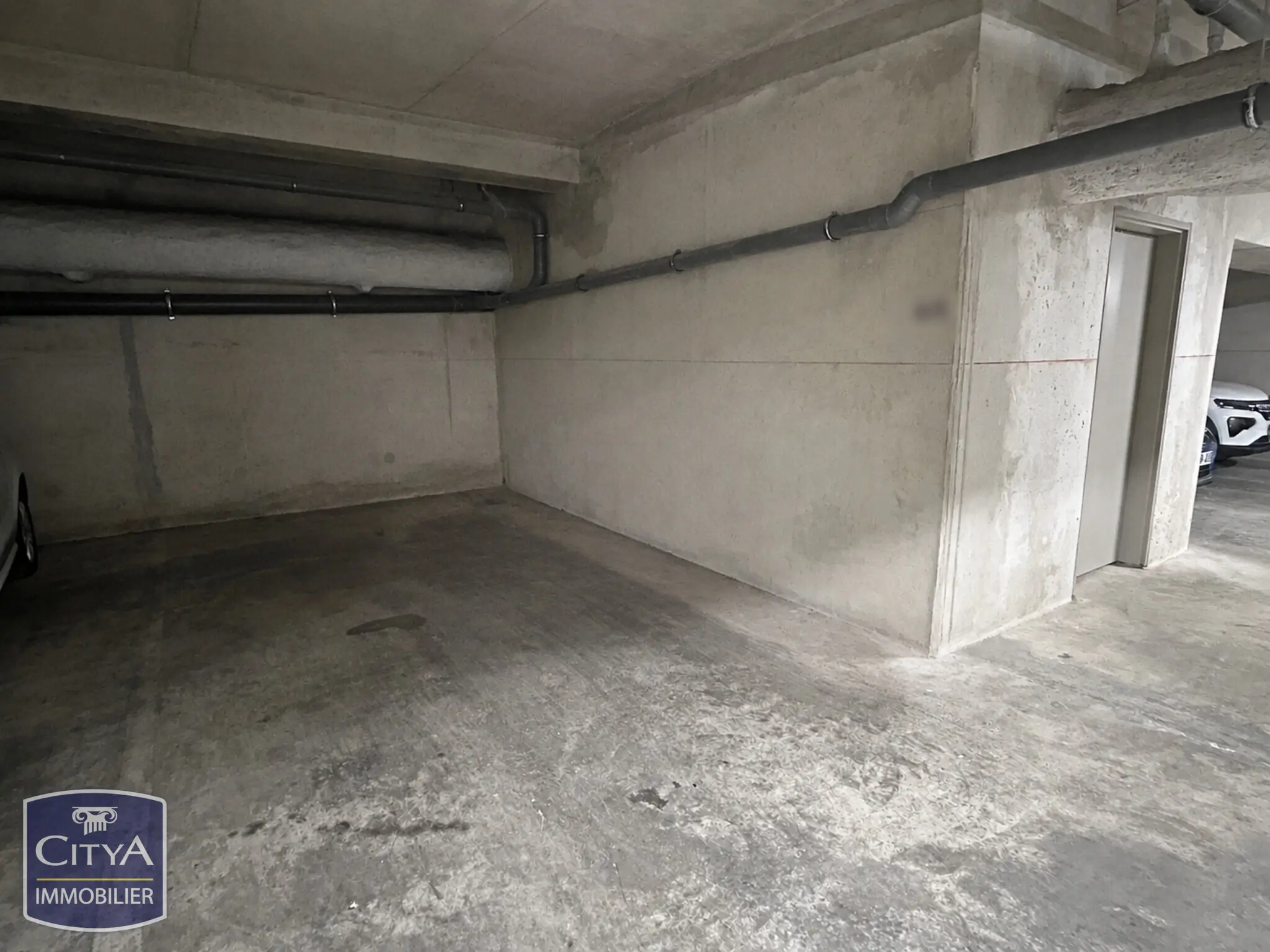 Photo 1 Parking