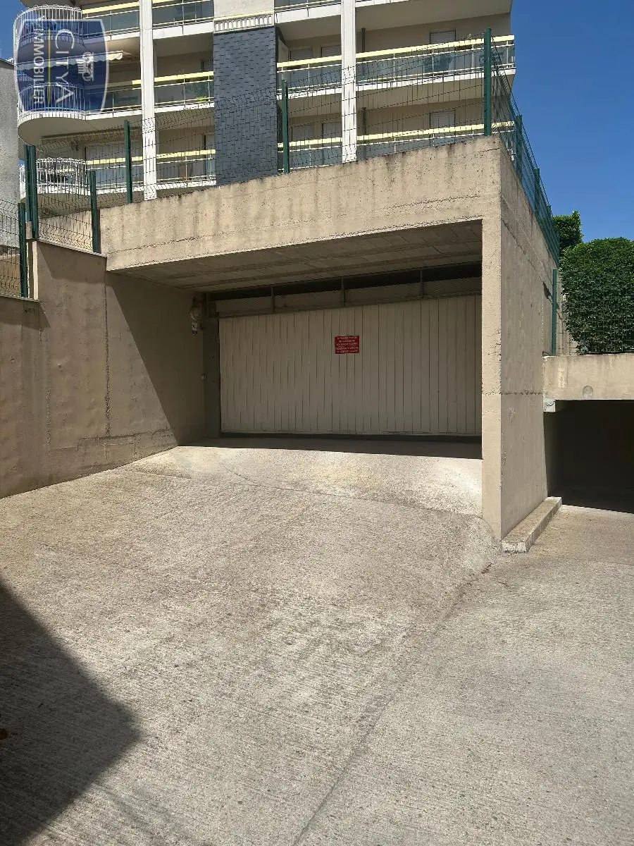 Photo 1 Parking