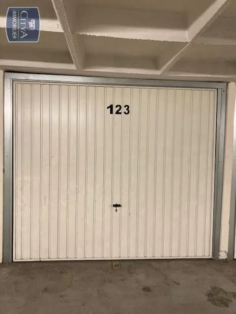 Photo 2 Parking