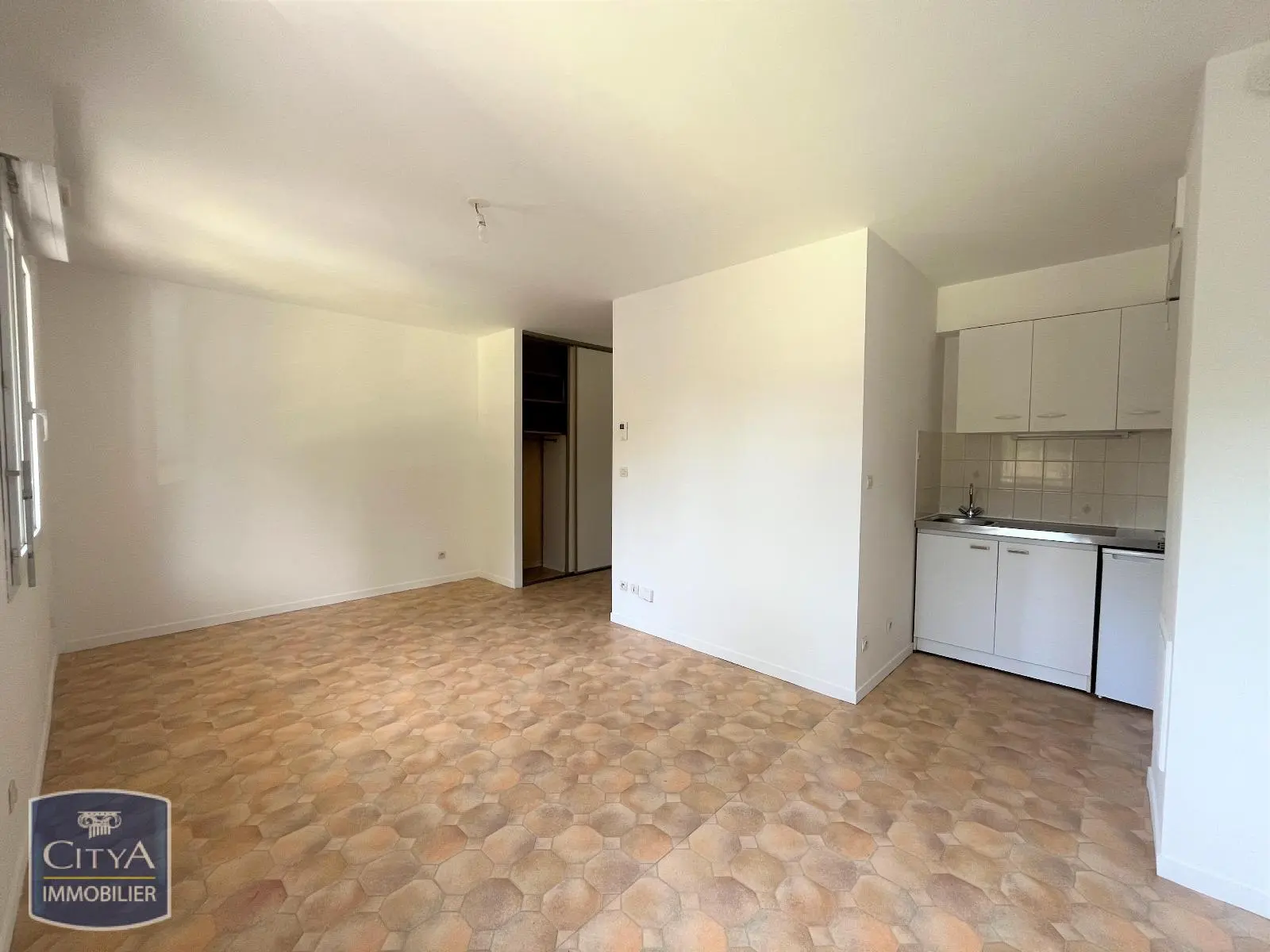 Photo 1 Appartement 1 pièce 24.04m²