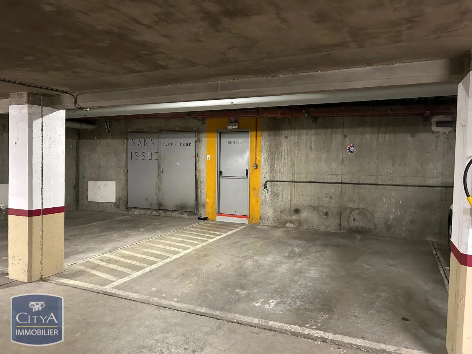 Photo 1 Parking