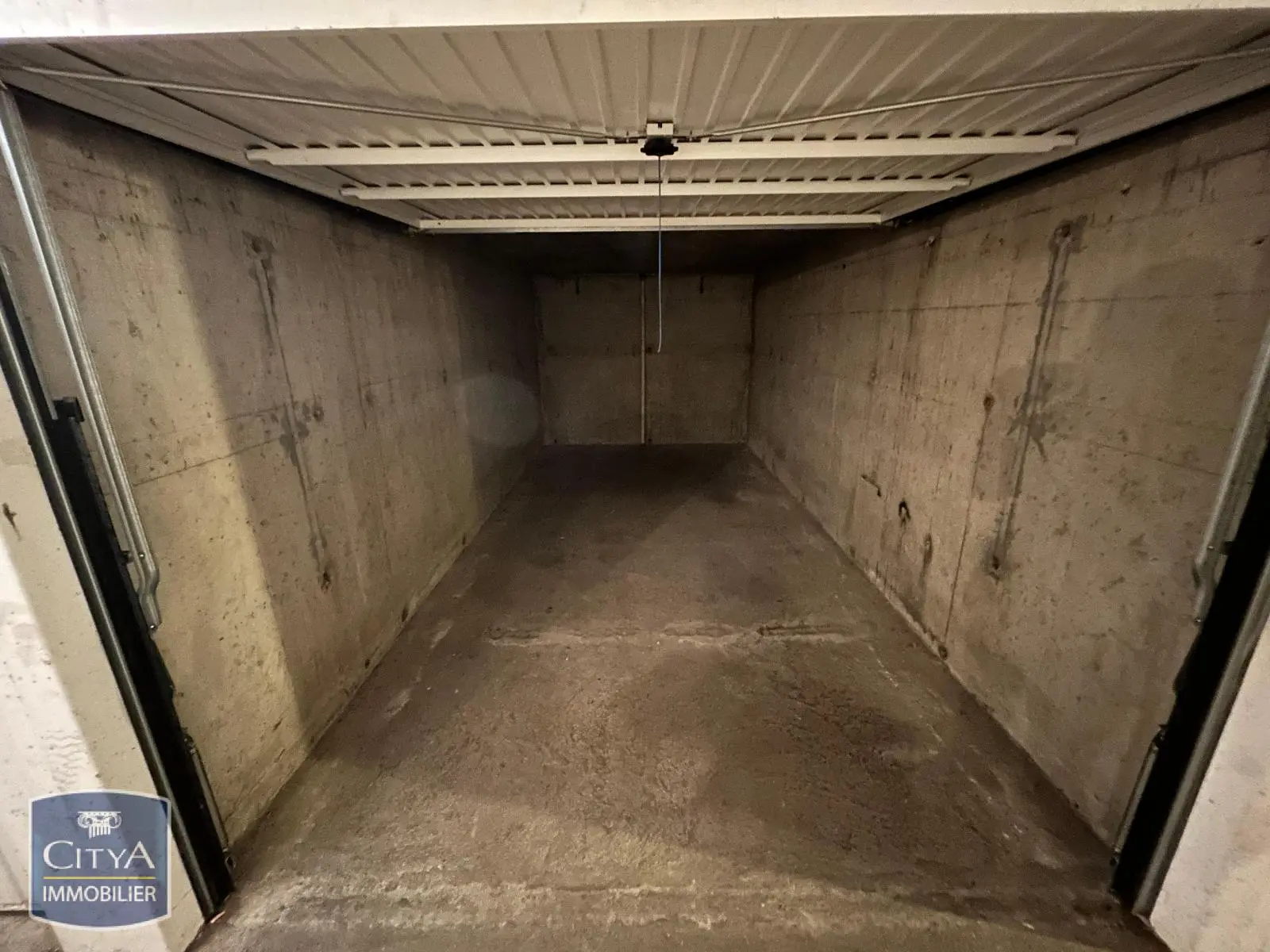 Photo 3 Parking