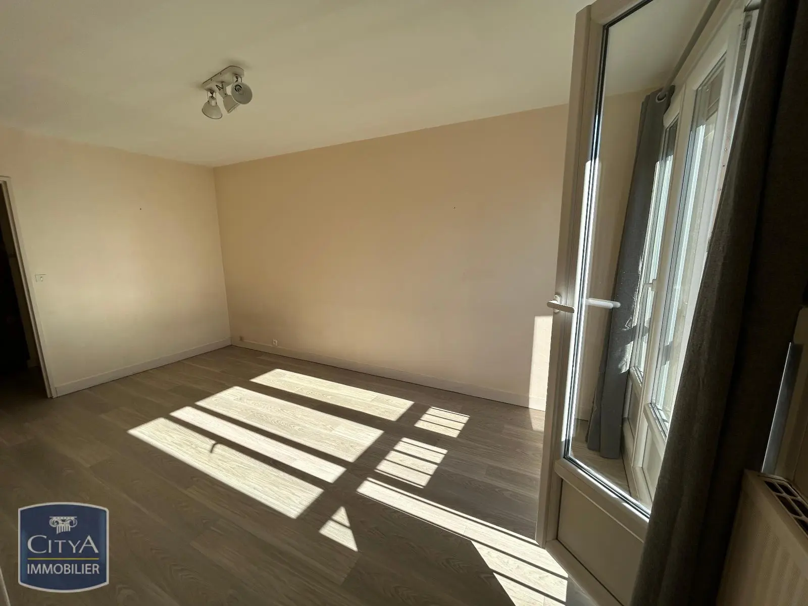Photo 2 Appartement 1 pièce 27.07m²