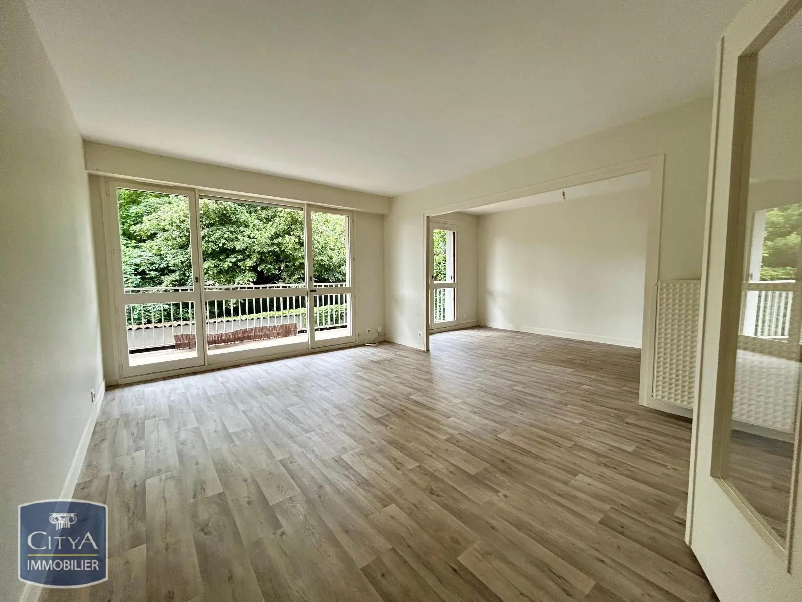 Photo 1 Appartement 5 pièces 104.41m²
