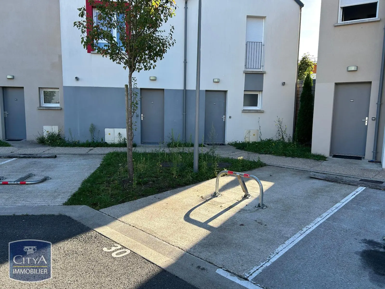 Photo 1 Parking