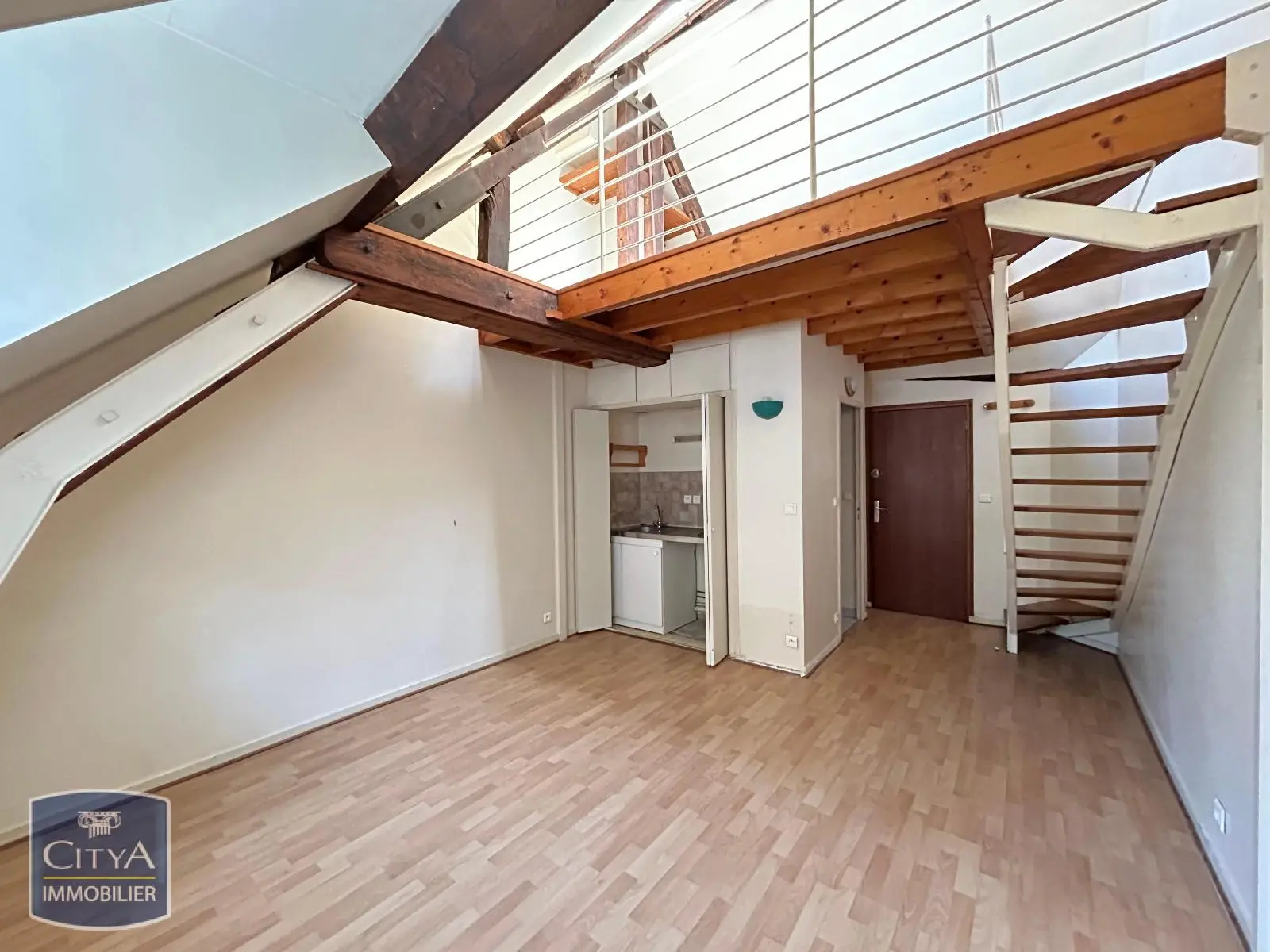 Photo 1 Appartement 1 pièce 22.7m²