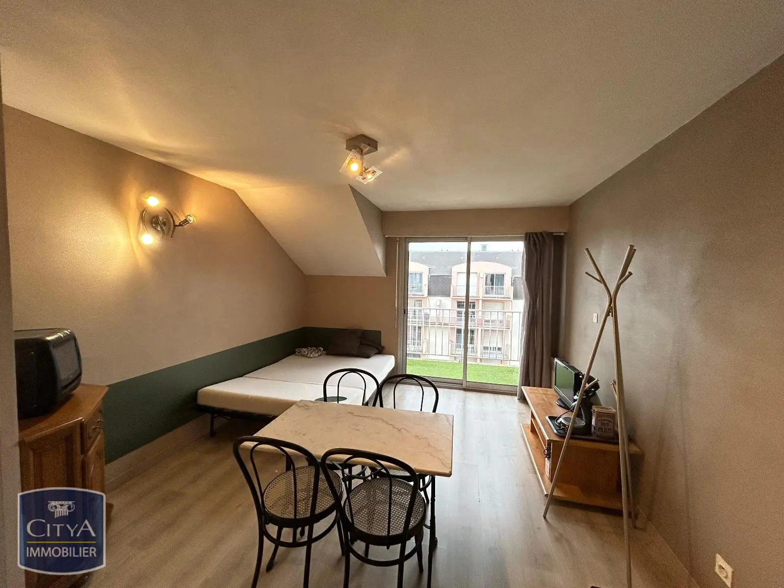 Photo 1 Appartement 1 pièce 24m²