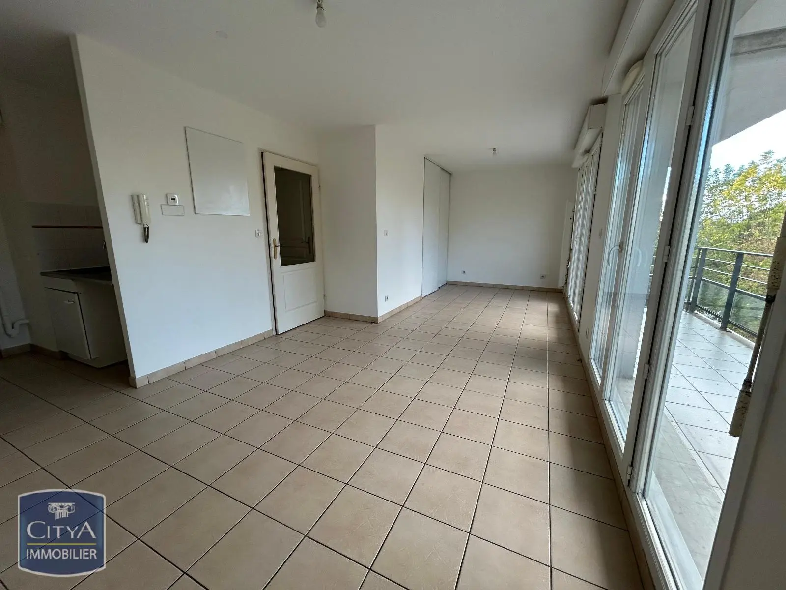 Photo 2 Appartement 1 pièce 32.97m²