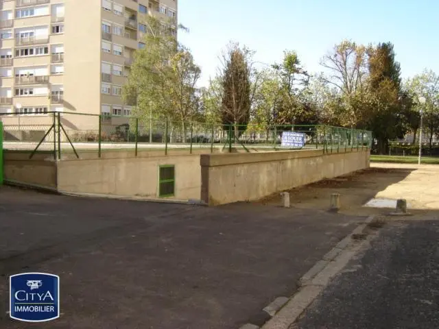 Photo 3 Parking