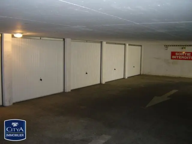 Photo 3 Parking