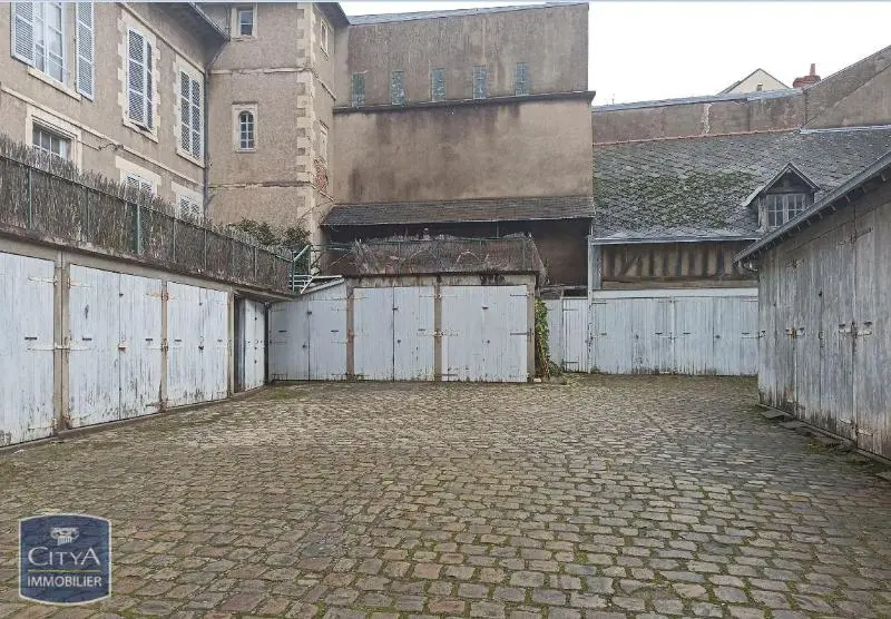 Photo 1 Parking