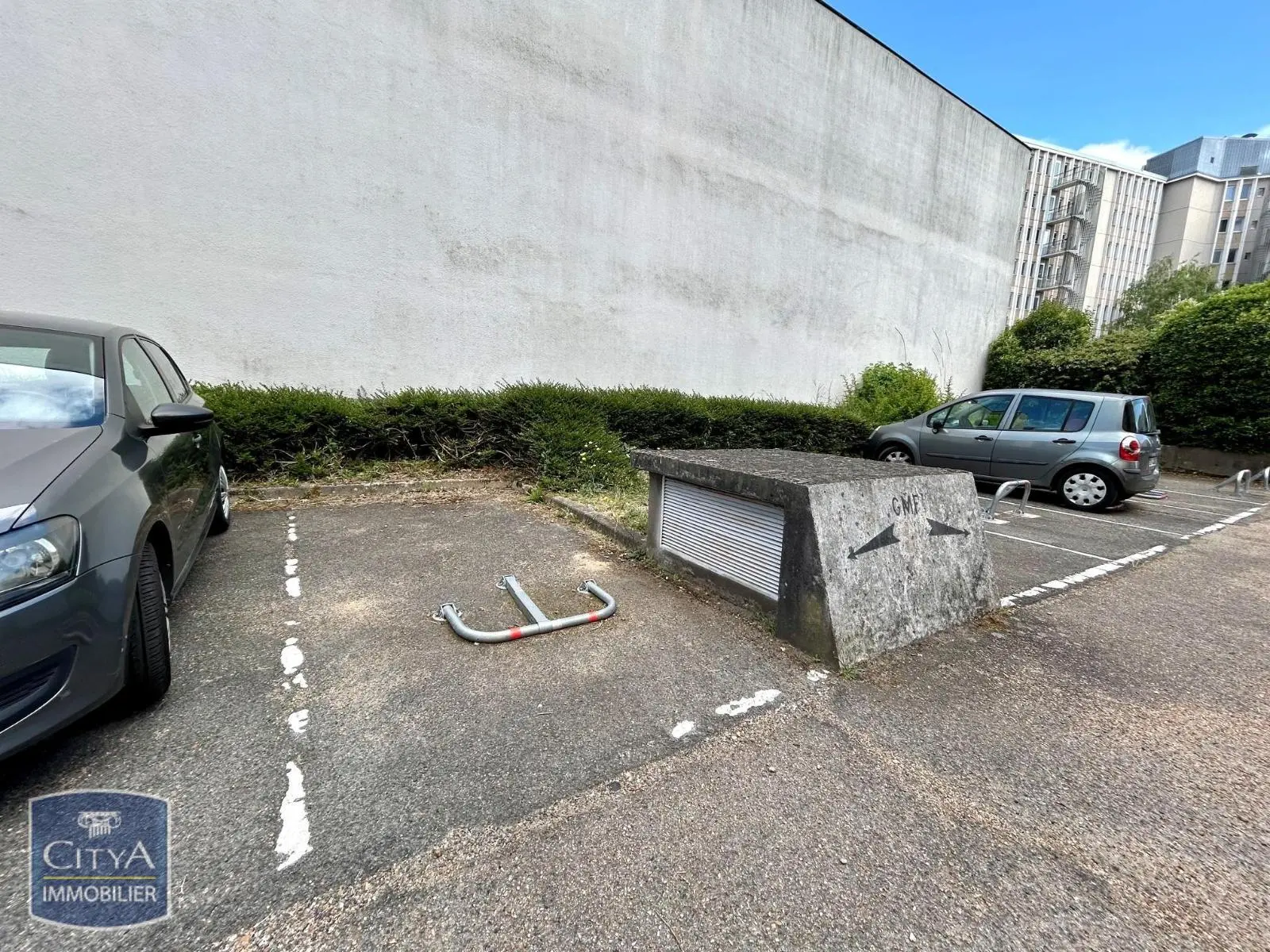 Photo 1 Parking