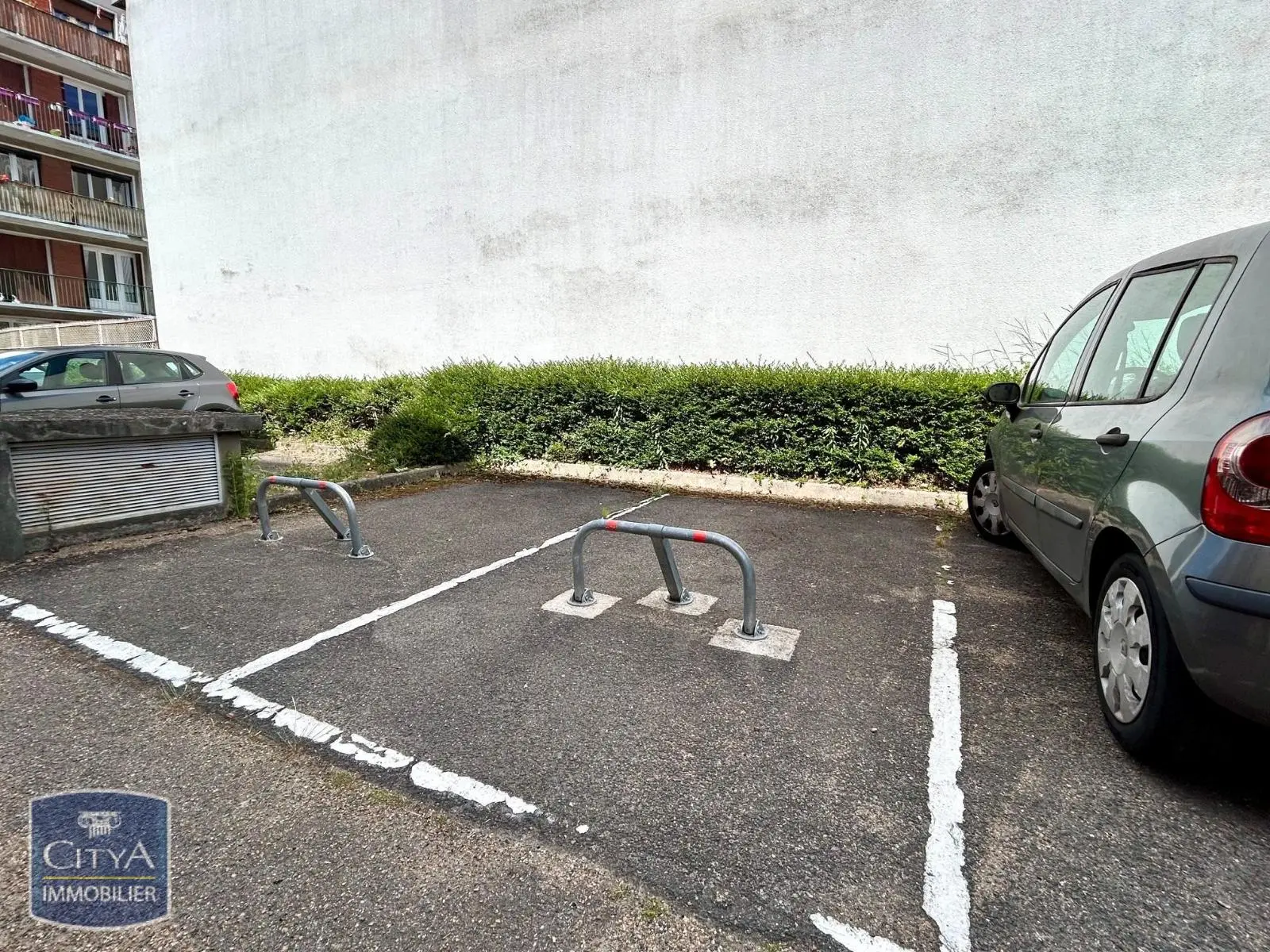 Photo 1 Parking