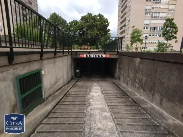 Photo 1 Parking